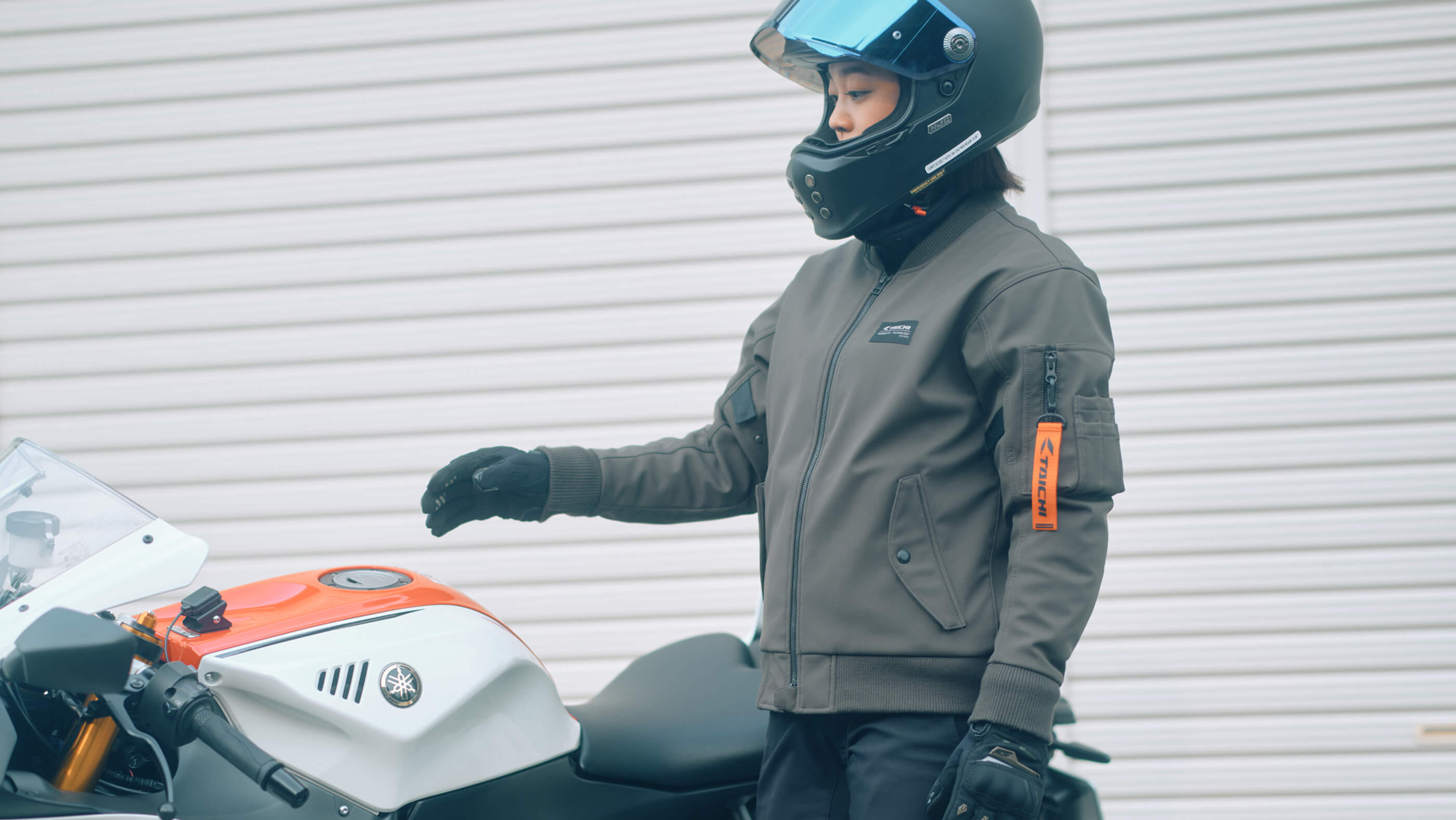 SOFTSHELL FLIGHT JACKET01_001